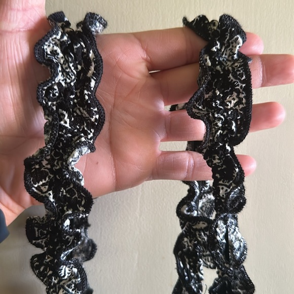 Woman’s XL Dress. Black & White. - Picture 3 of 4